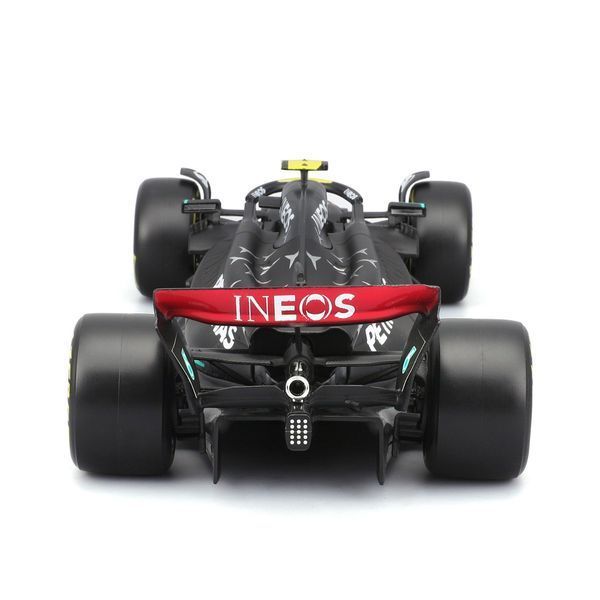 Автомодель з фігуркою &ndash; Mercedes‑AMG Petronas F1 W15 (2024) (1:24) 18-28069 (#44) фото