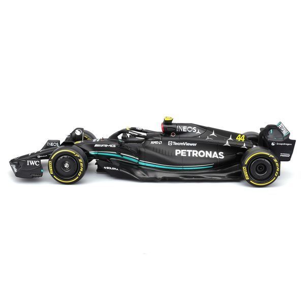 Автомодель з фігуркою &ndash; Mercedes‑AMG Petronas F1 W15 (2024) (1:24) 18-28069 (#44) фото