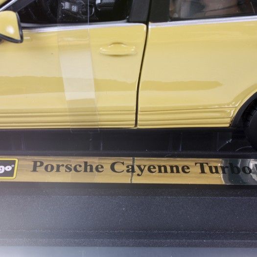 Автомодель - Porsche Cayenne Turbo (1:24) 18-21056 фото